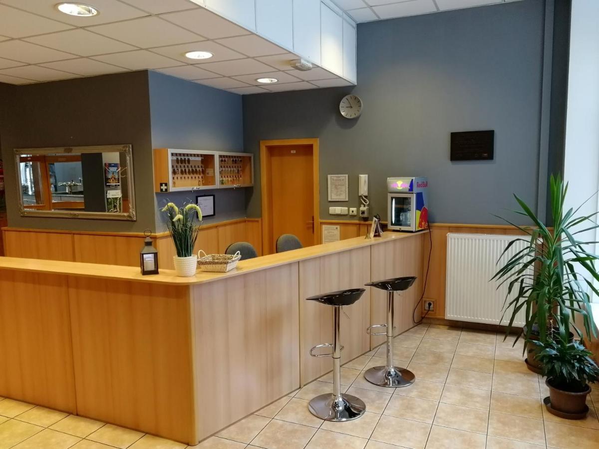 Vzdelavaci Stredisko A Hotel ヴァルンスドルフ エクステリア 写真