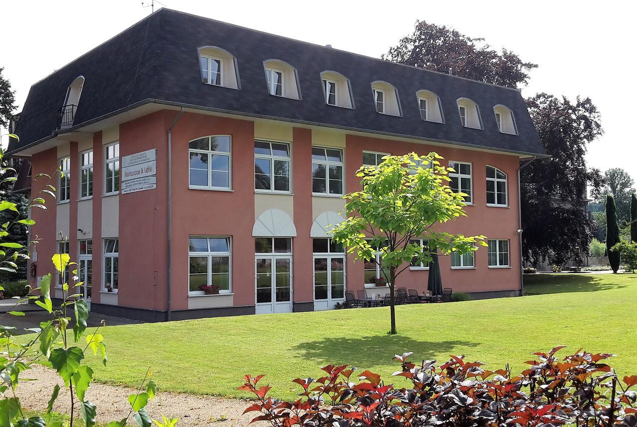 Vzdelavaci Stredisko A Hotel ヴァルンスドルフ エクステリア 写真